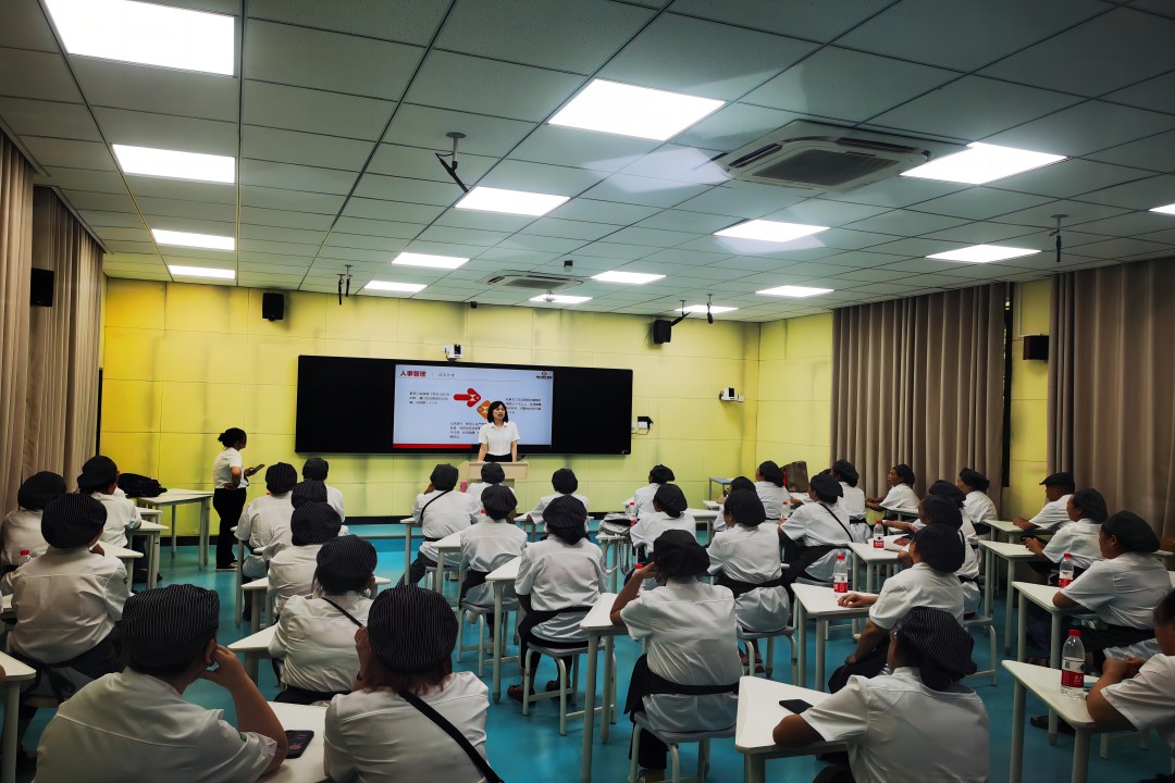 乐天堂餐饮集团开展2023年度秋季学期开学前食堂事情职员专项培训